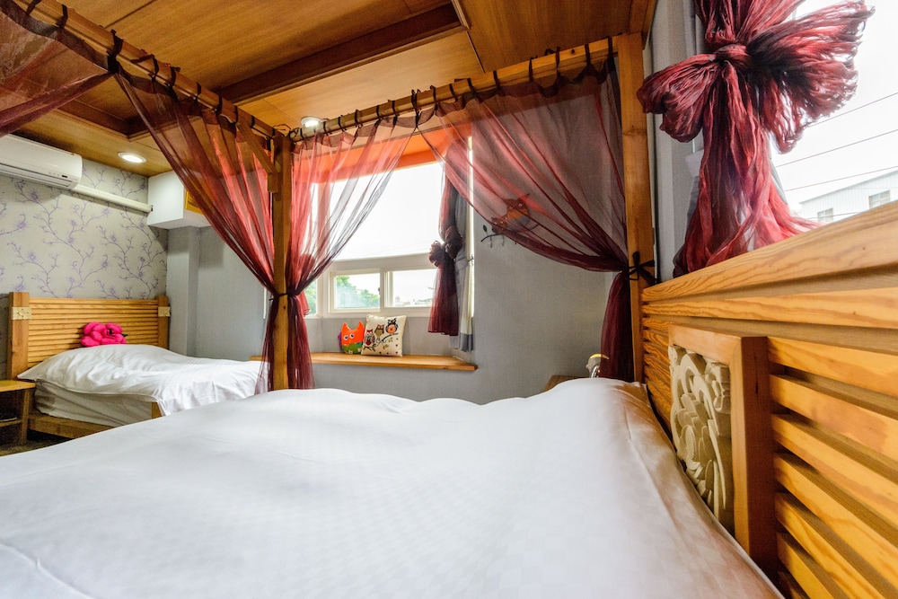 Owl Castle Bed and Breakfast 5/31
