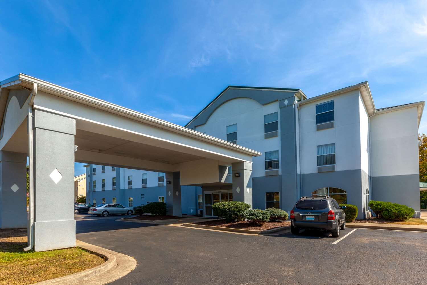 Baymont by Wyndham La Grange KY Southeast 29/37