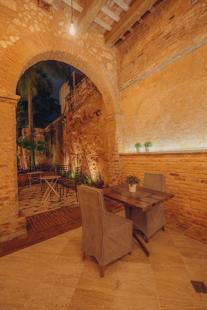 LUCA HOTEL 44/63