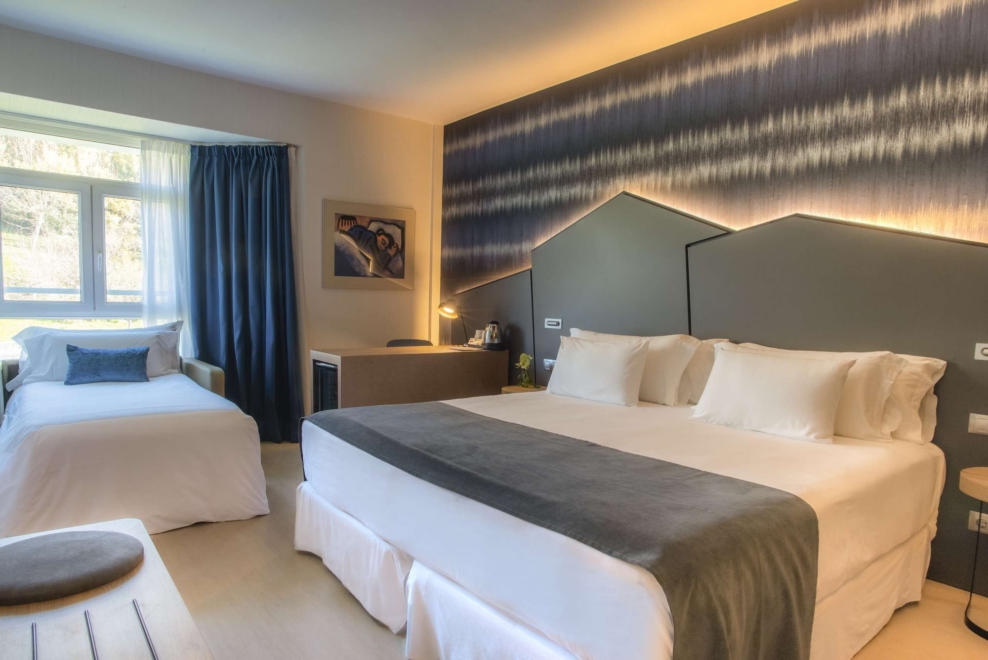 Deluxe, Triple, King Bed