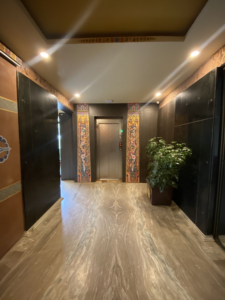 Khamsum Inn 25/47