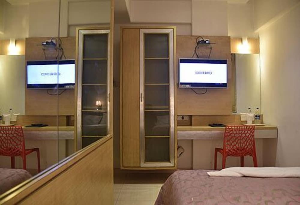 Hotel South Coast 10/15
