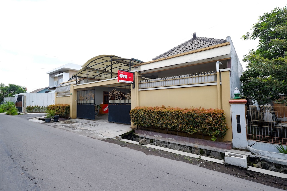 OYO 2737 D'Kost 7/37