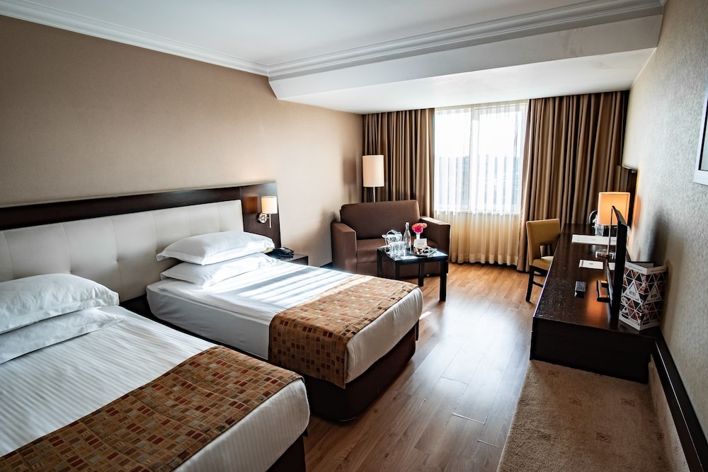 ROOM, TWIN BEDS