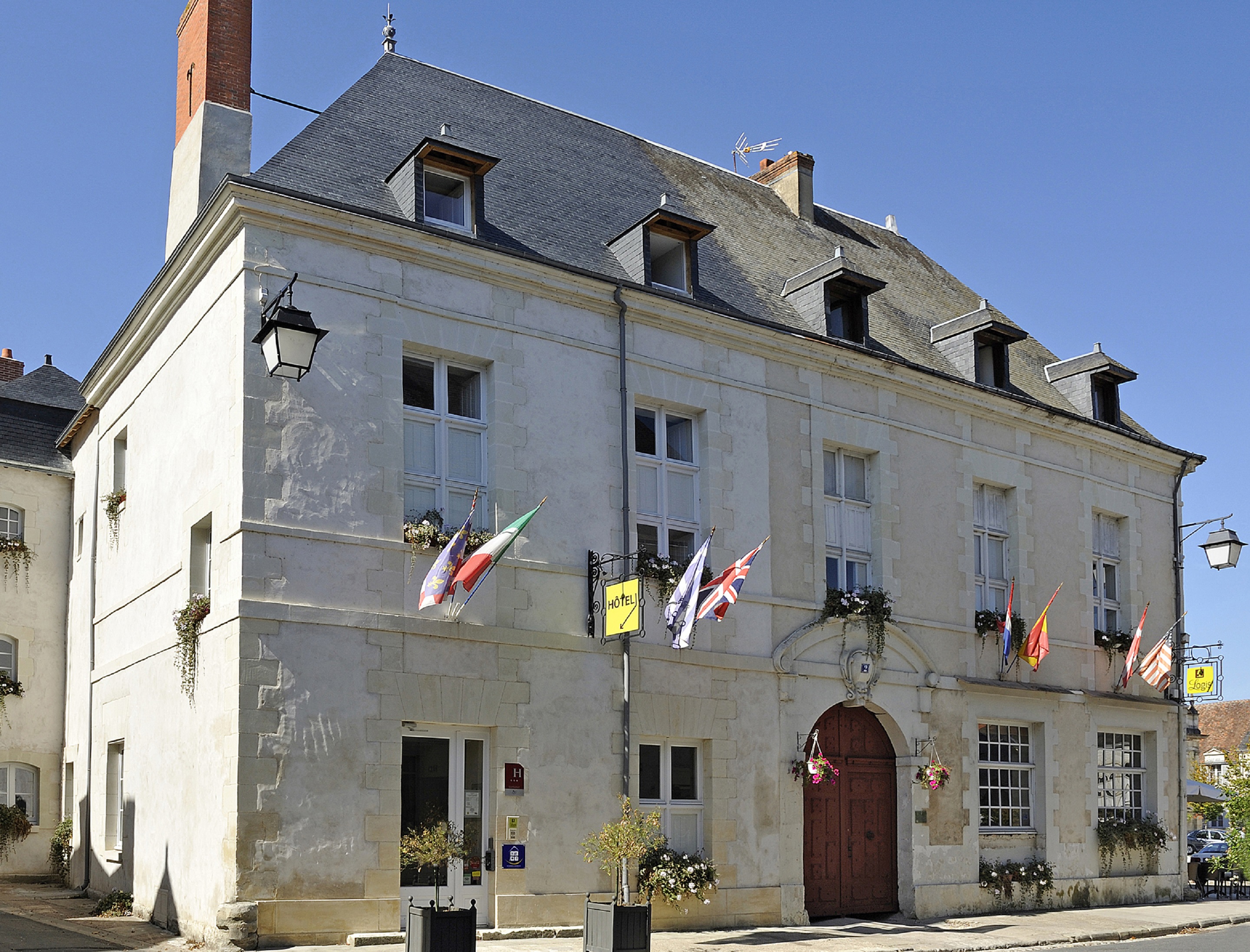 Logis Hotel Le Puits Dore 2/50