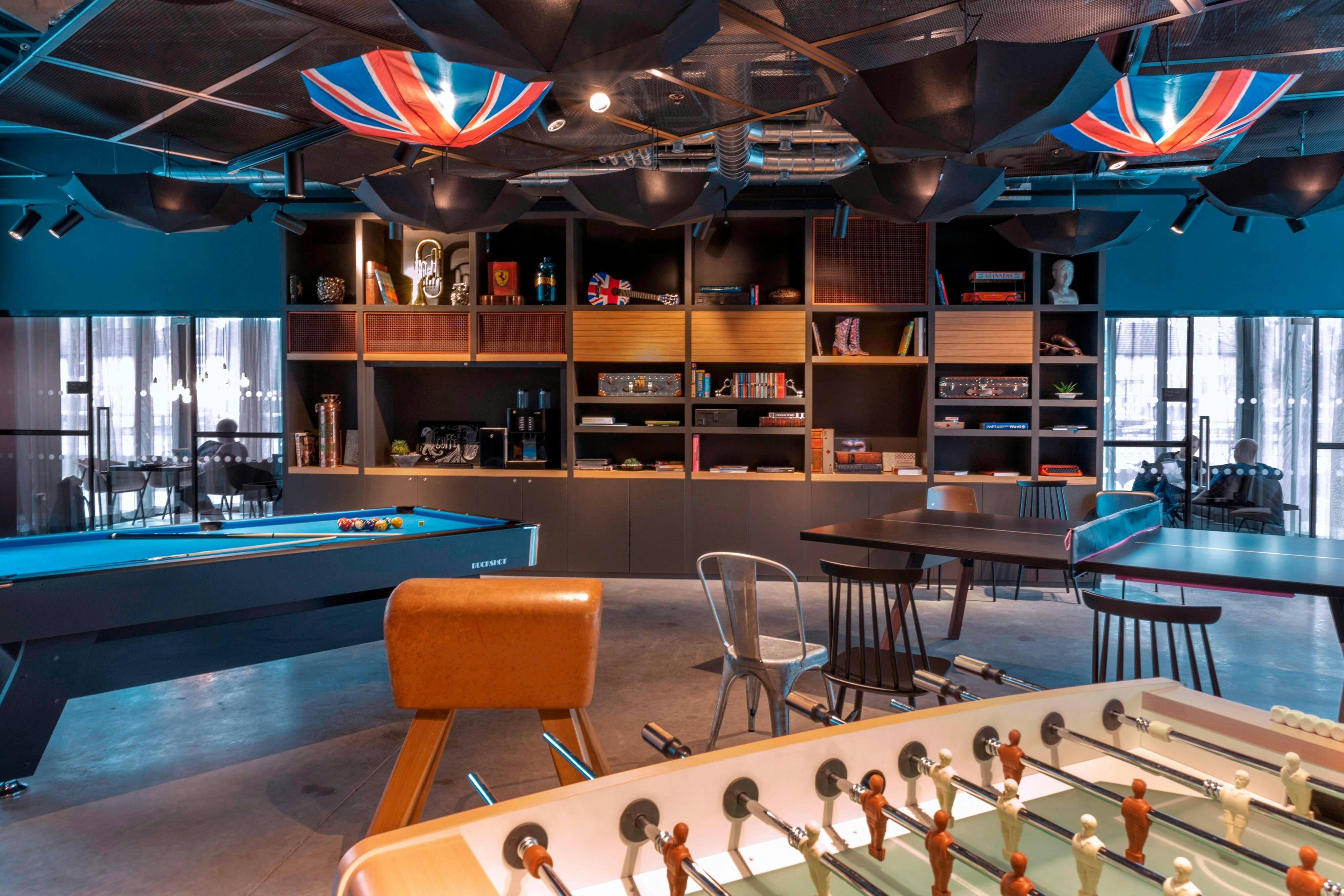 MOXY LONDON HEATHROW AIRPORT 33/39