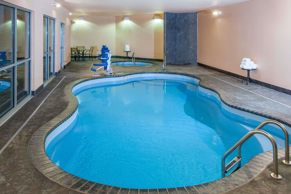 Baymont by Wyndham Grand Forks 27/43