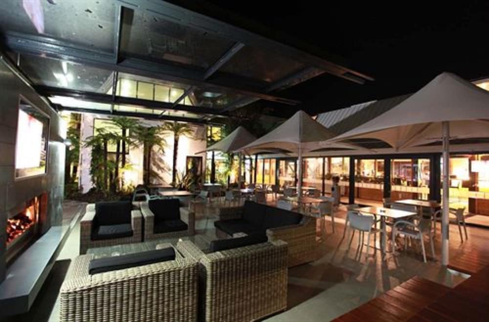 Commodore Airport Hotel 50/74