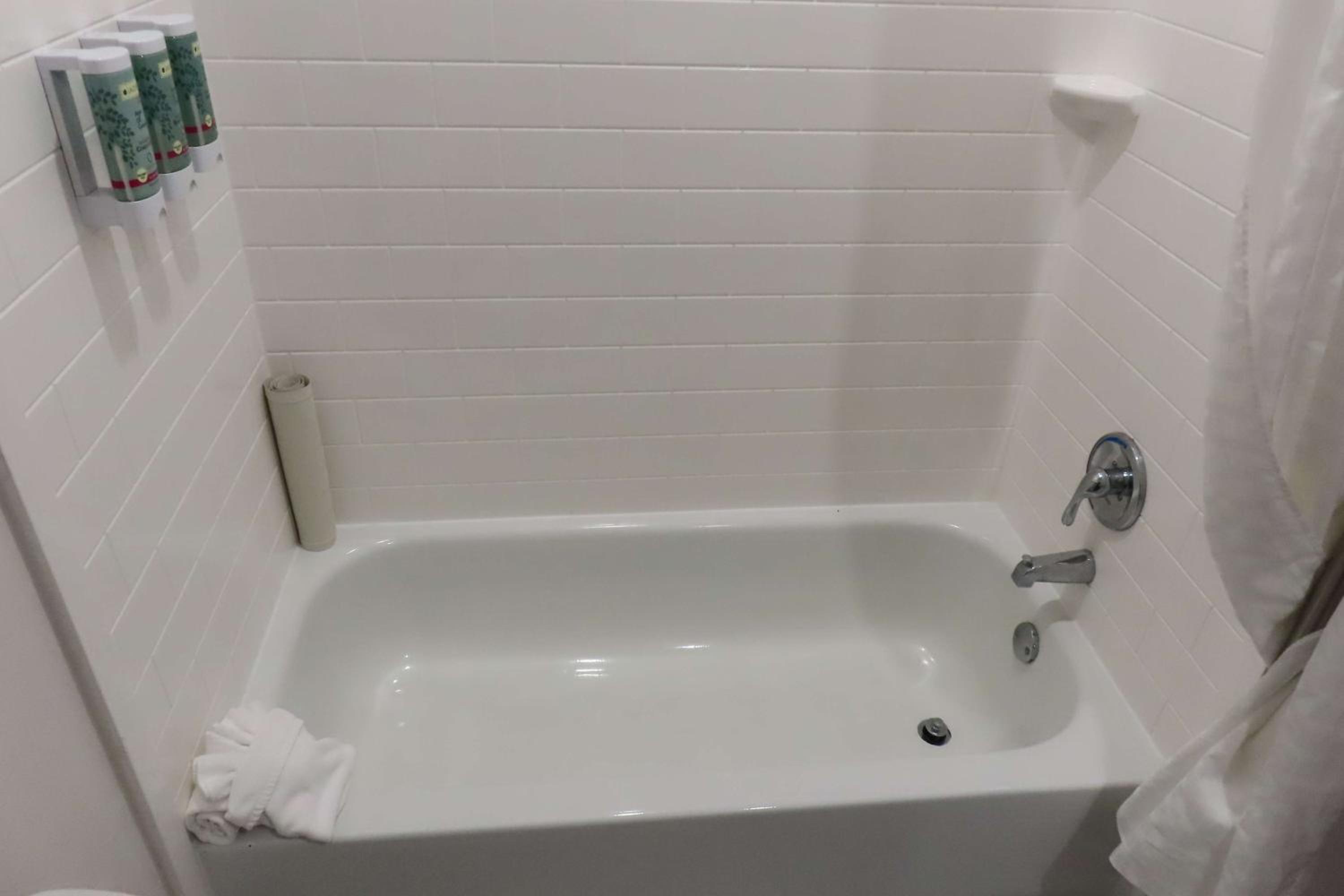 غرفة بسرير كينج بحوض استحمام لذوي الإعاقة، Best Western Heritage Inn & Suites 6/7