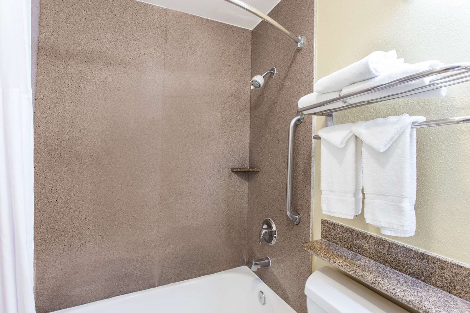 Days Inn by Wyndham Carlsbad 41/45