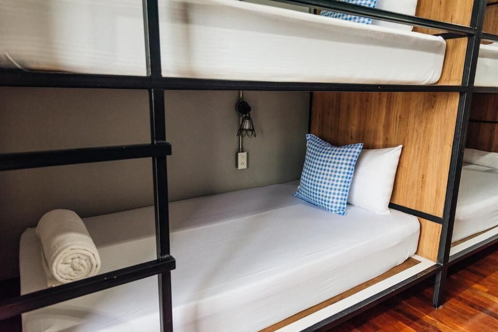 Journey Hostel Suratthani 7/56
