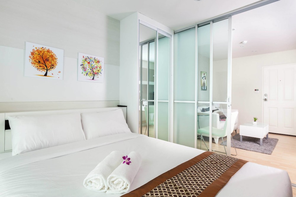 CONVERTIBLE DOUBLE BED, KITCHENETTE