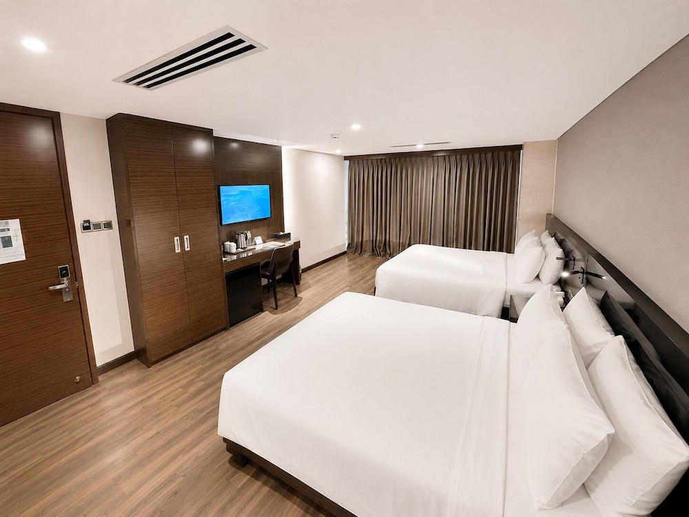 غرفة بريميير عائلية بسريرين كوين بإطلالة على المدينة، QUEEN ANN HOTEL 2/10