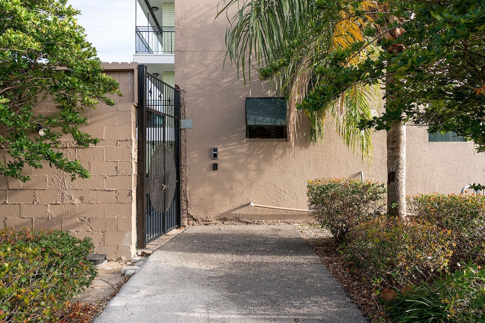 French Quarter Suites Hotel 46/55