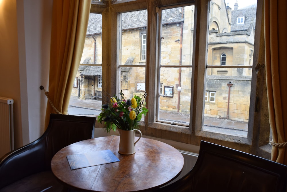 Noel Arms Hotel 31/49
