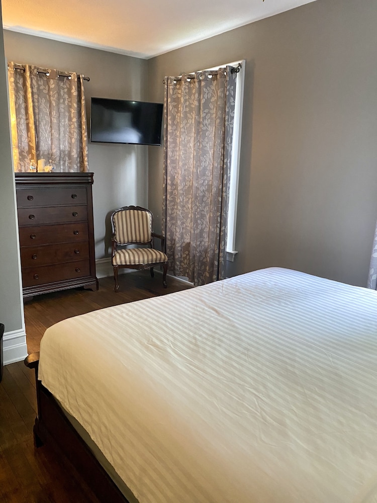 Captain Wohlt Inn Bed Breakfast 24/76