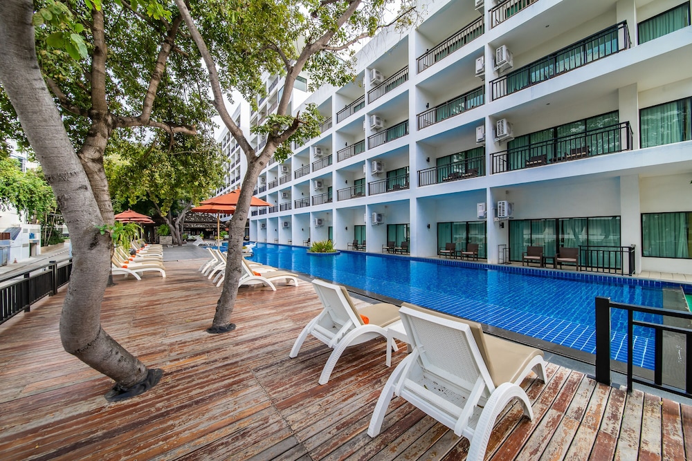 COSY BEACH HOTEL 5/50