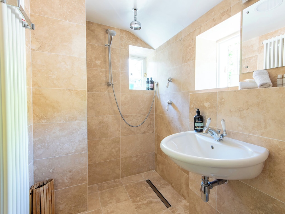 The Old Vicarage B&B 48/50