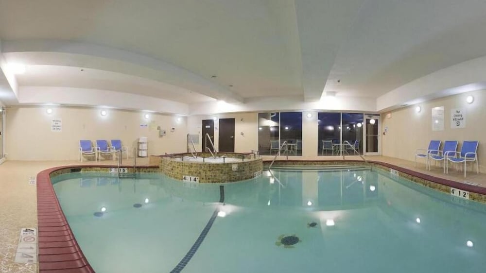 Holiday Inn Express and Suites Woodward Hwy 270 28/46