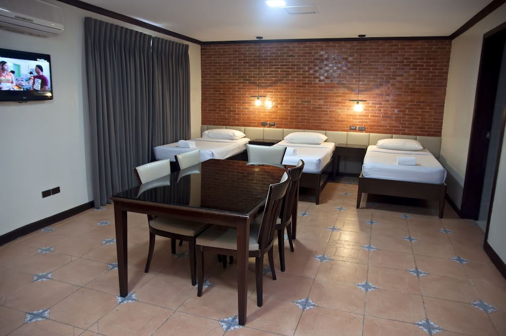 Vigan Plaza Hotel 51/71
