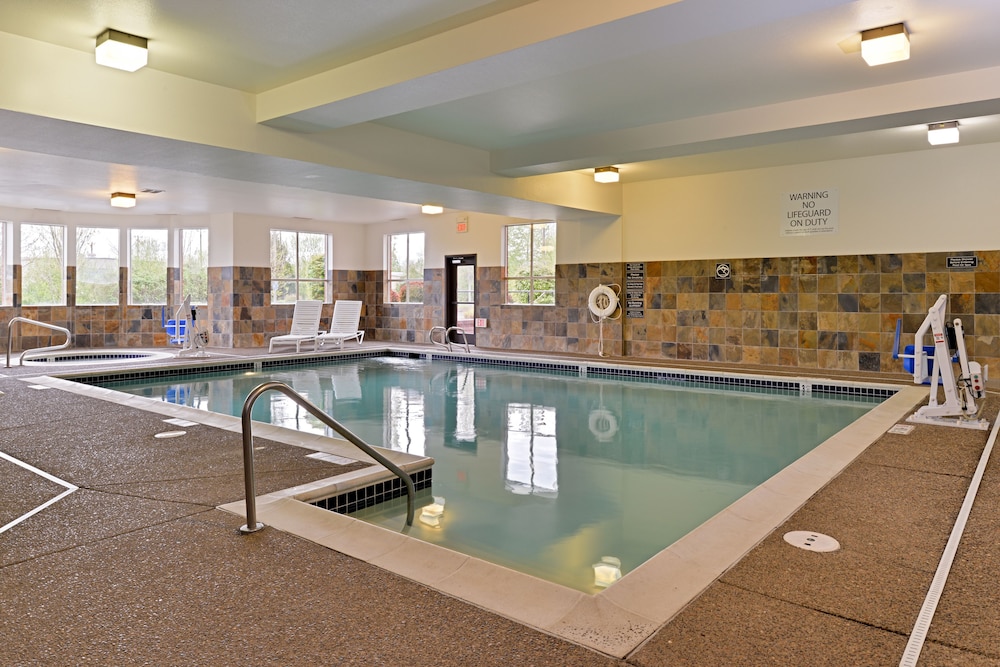 Holiday Inn Express Hotel And Suites Albany 3/52