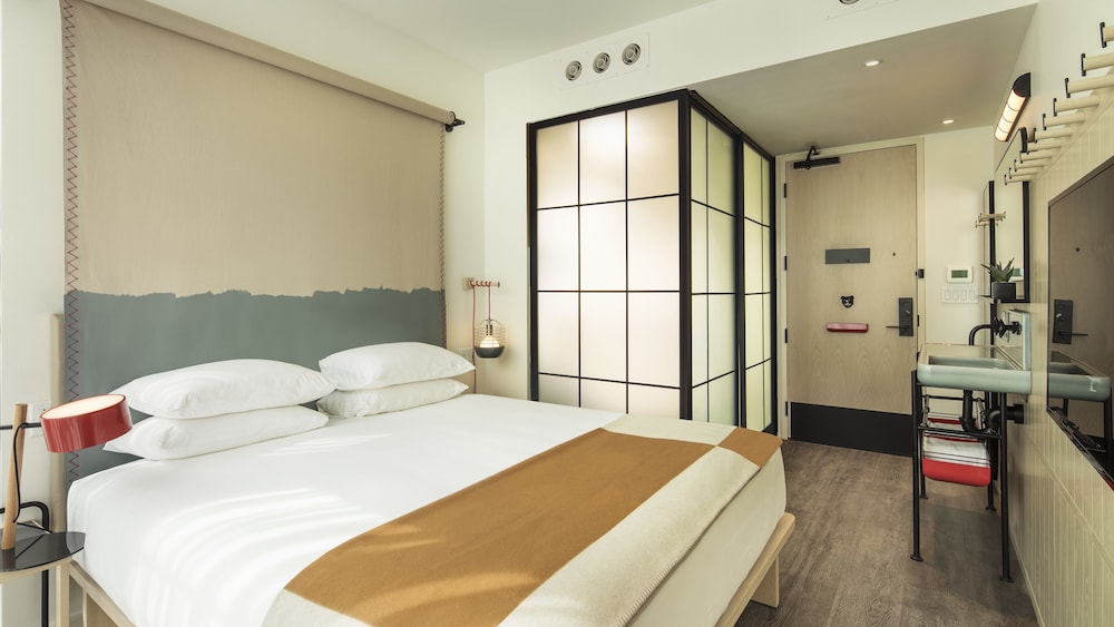 Moxy NYC Chelsea 7/56