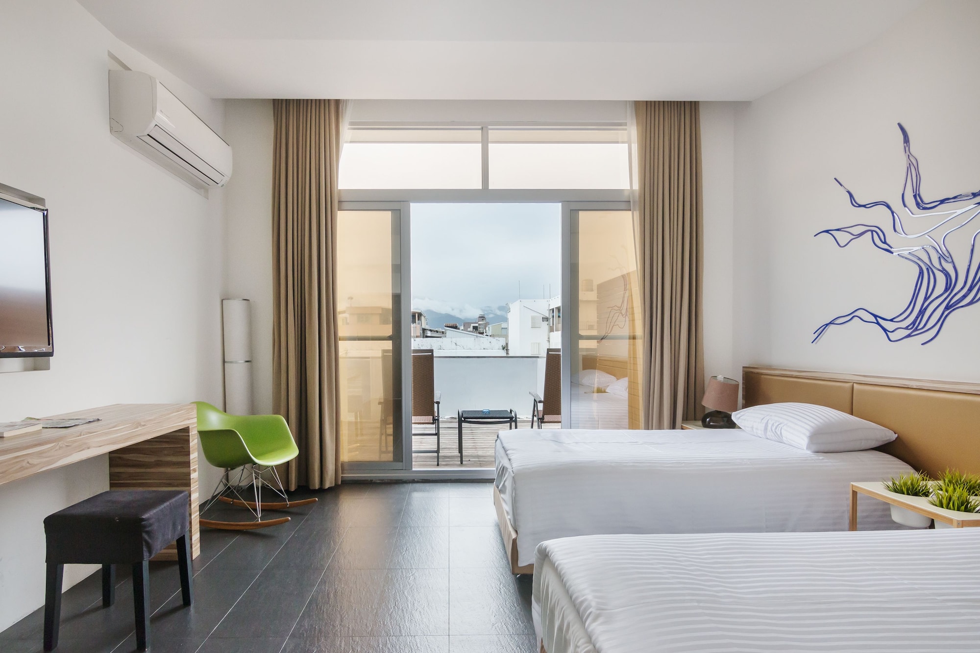 DELUXE, TWIN BEDS, PATIO