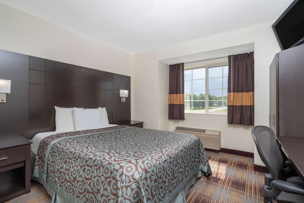 Standard, Queen Bed