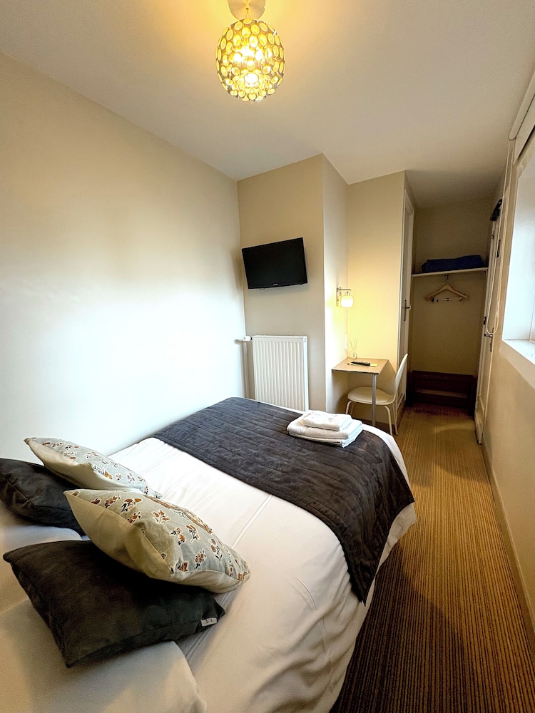 Hotel Moderna 8/50
