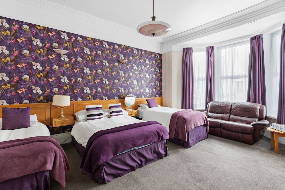 Marine Hotel Paignton 7/32