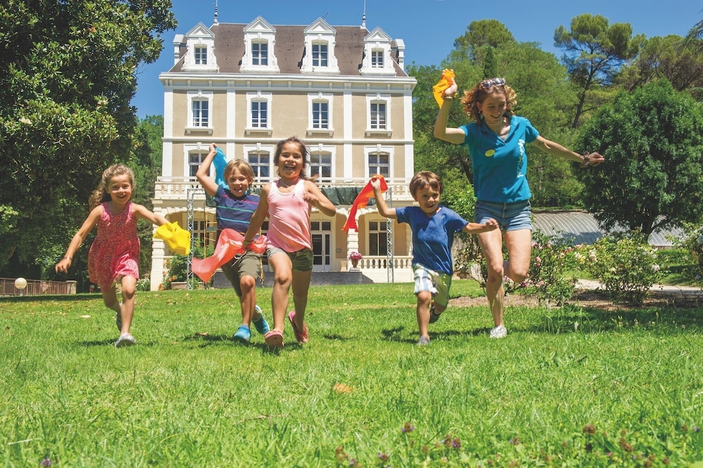 Club Domaine de Chateau Laval 40/49