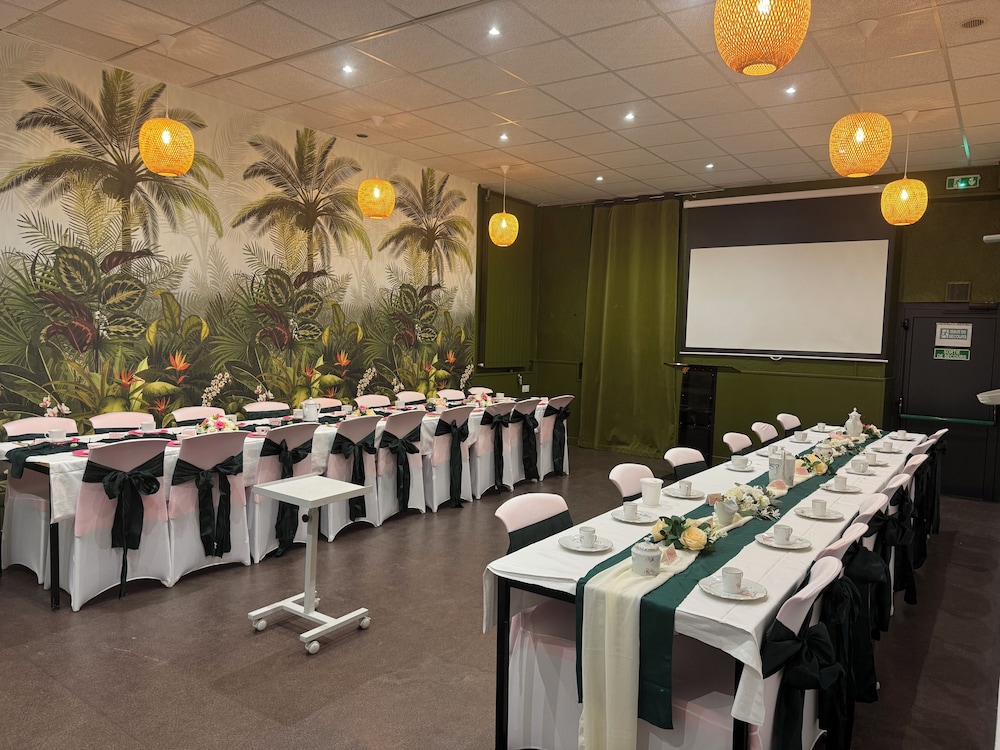 Abalone Hotel 35/46