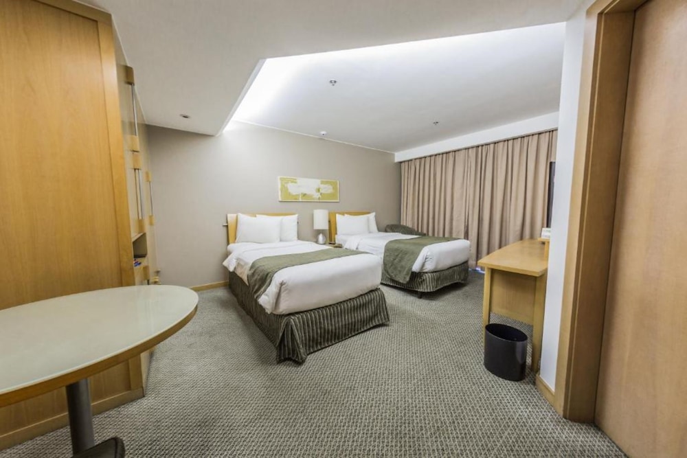 DELUXE, TWIN BEDS