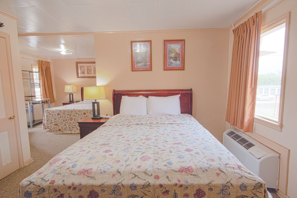 Sunflower Motel Hiawatha By OYO 21/53