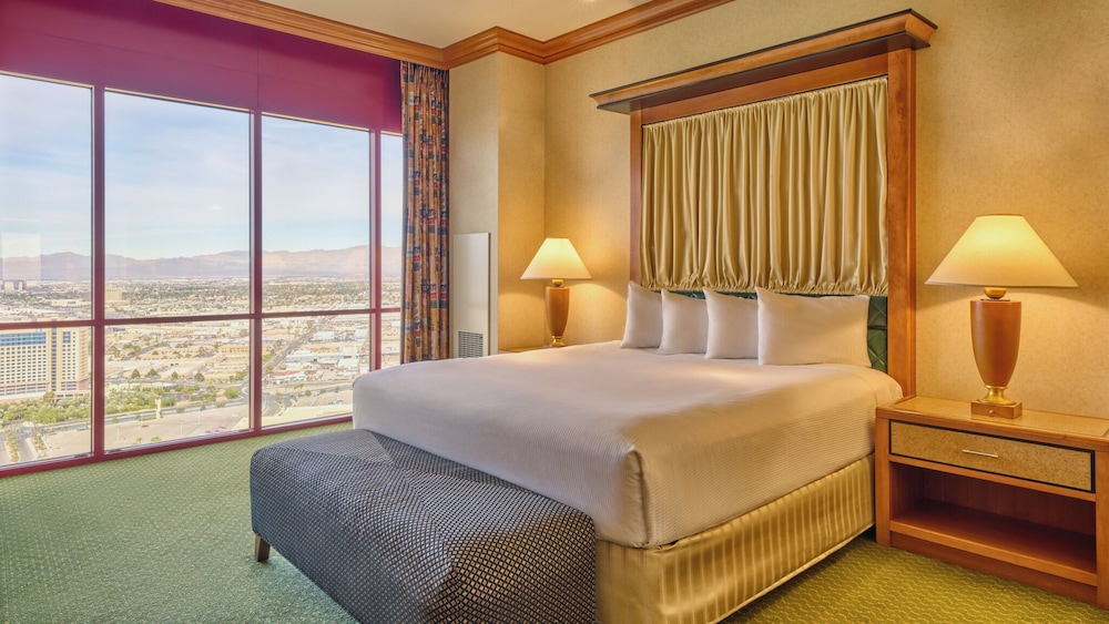 SUITE, KING BED