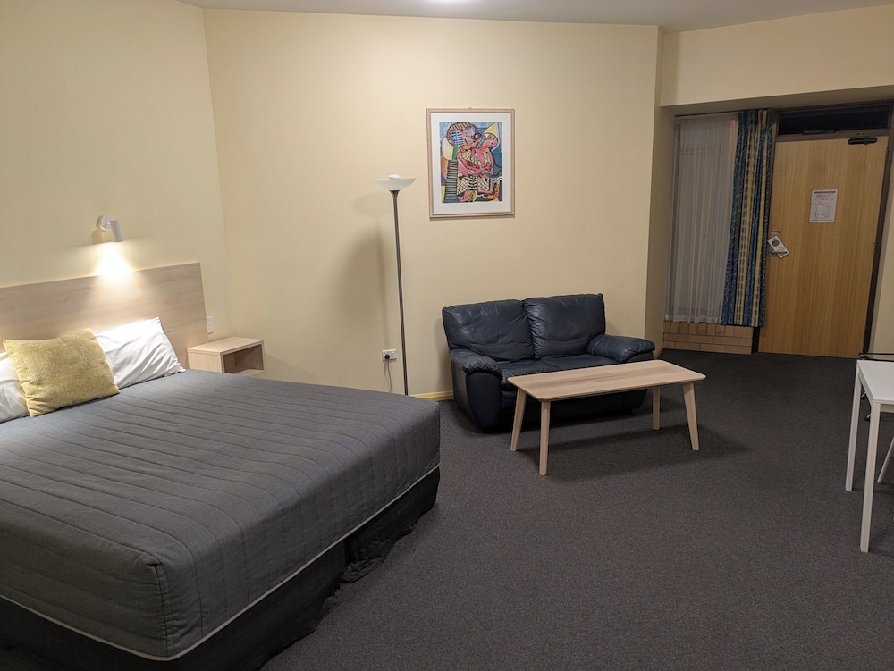 STANDARD, KING BED, NO WINDOW