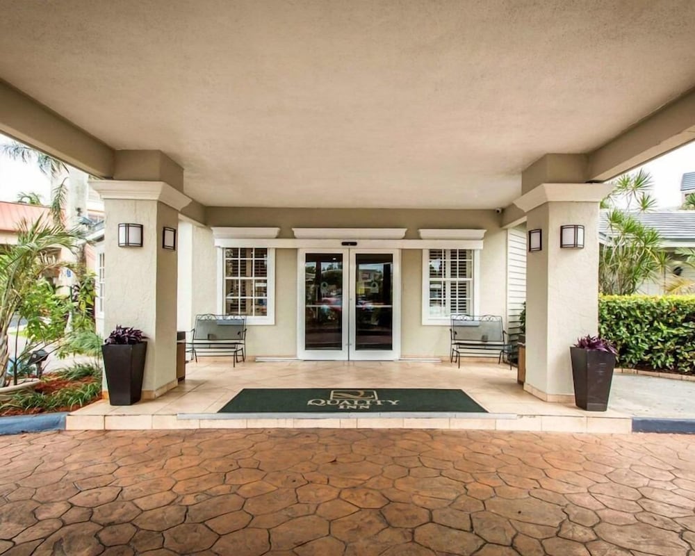 Boca Suites Deerfield Beach, SureStay Collection by Best Western FL 33/43