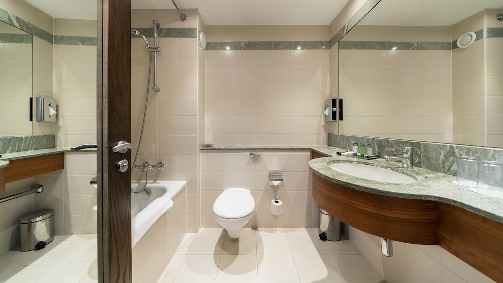 Cavan Crystal Hotel 12/57
