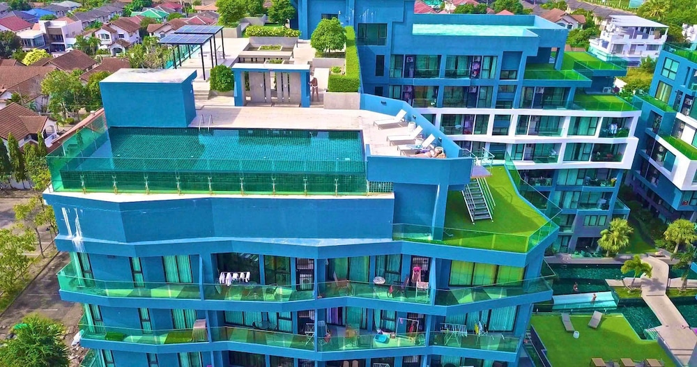 Acqua Condominium 1/50