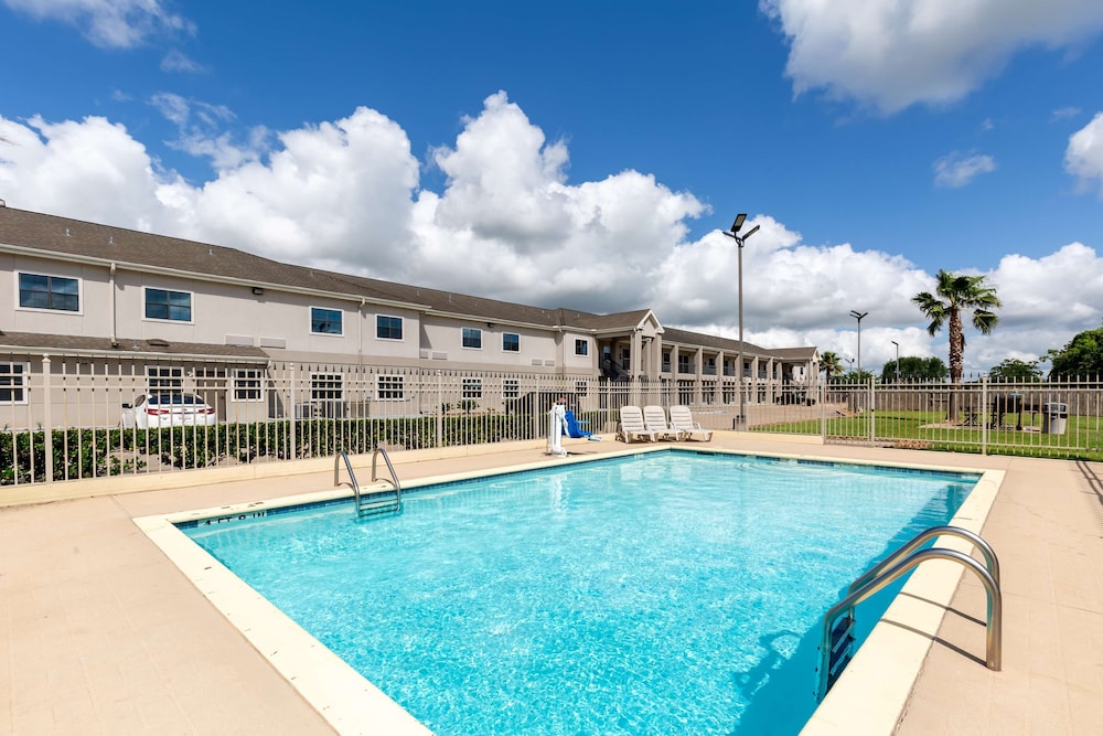 Studio6 Bay City, TX 36/62