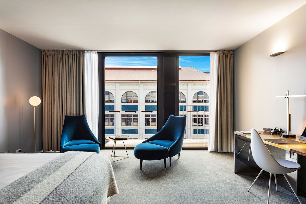 MACQ 01 HOTEL 45/69