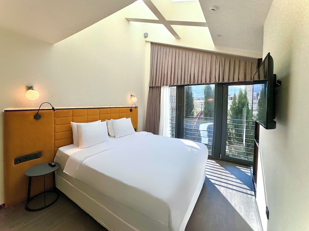 Tbilisi Edition Design Hotel 12/68