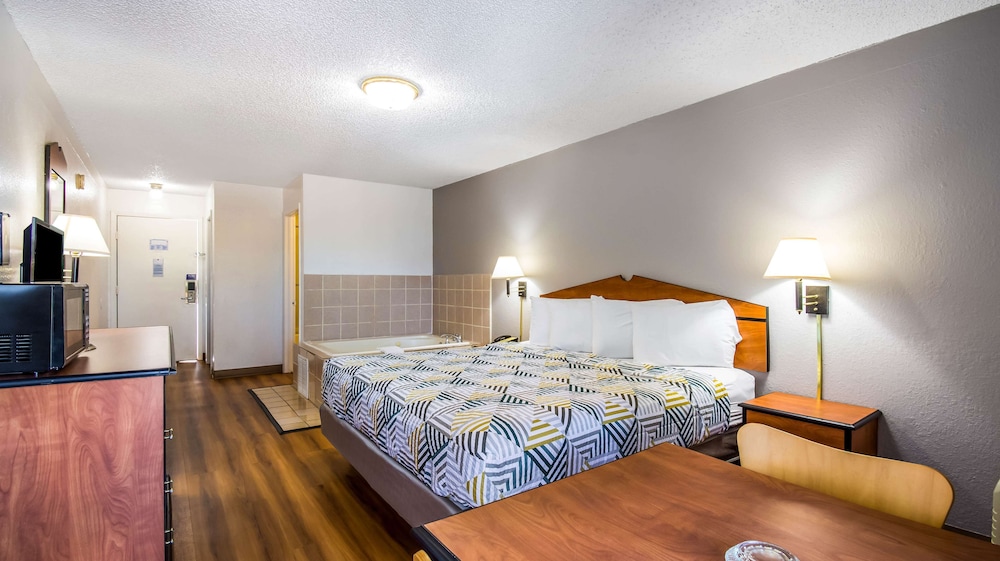 SUPERIOR, KING BED