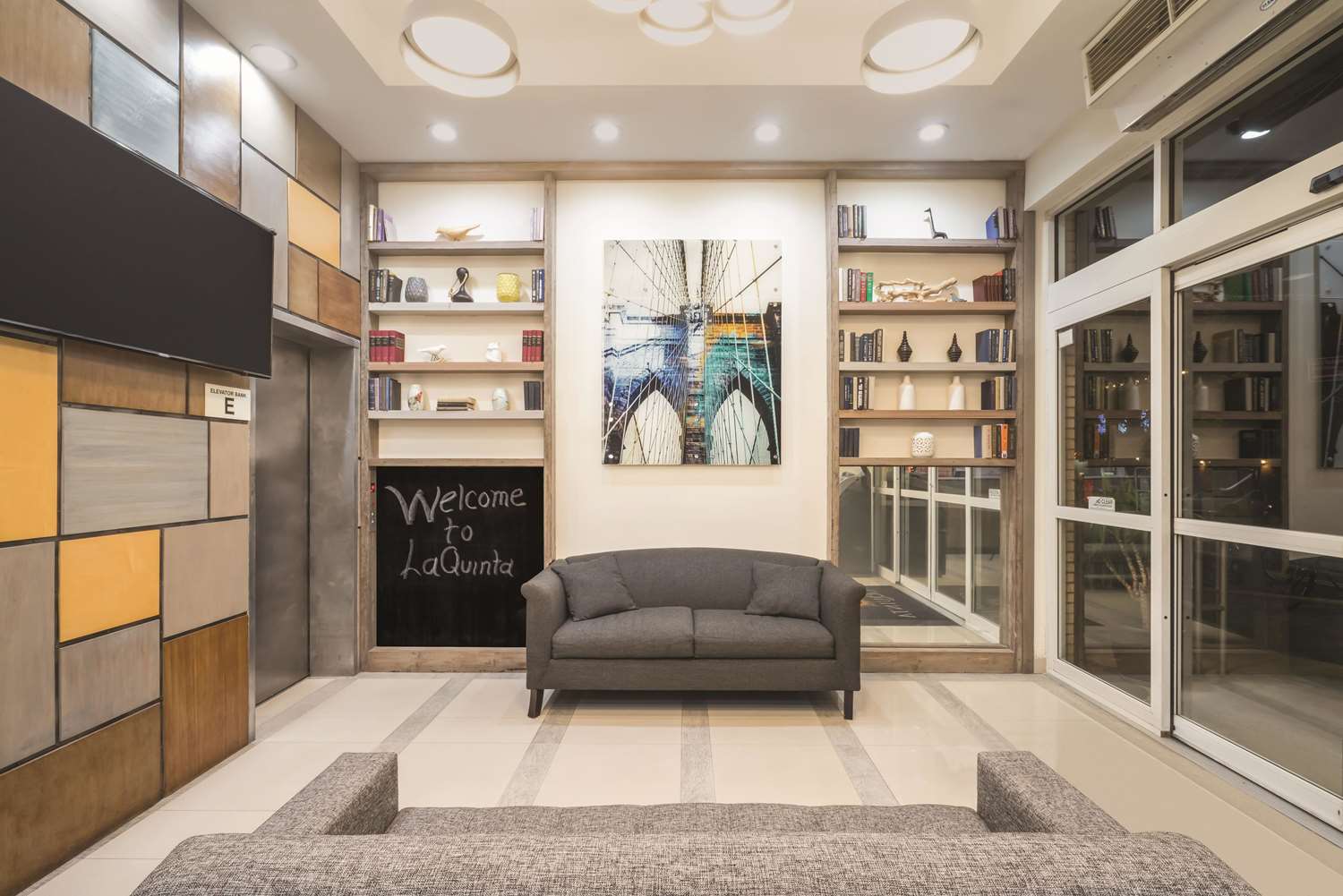 La Quinta Inn & Suites by Wyndham Brooklyn Downtown 13/24