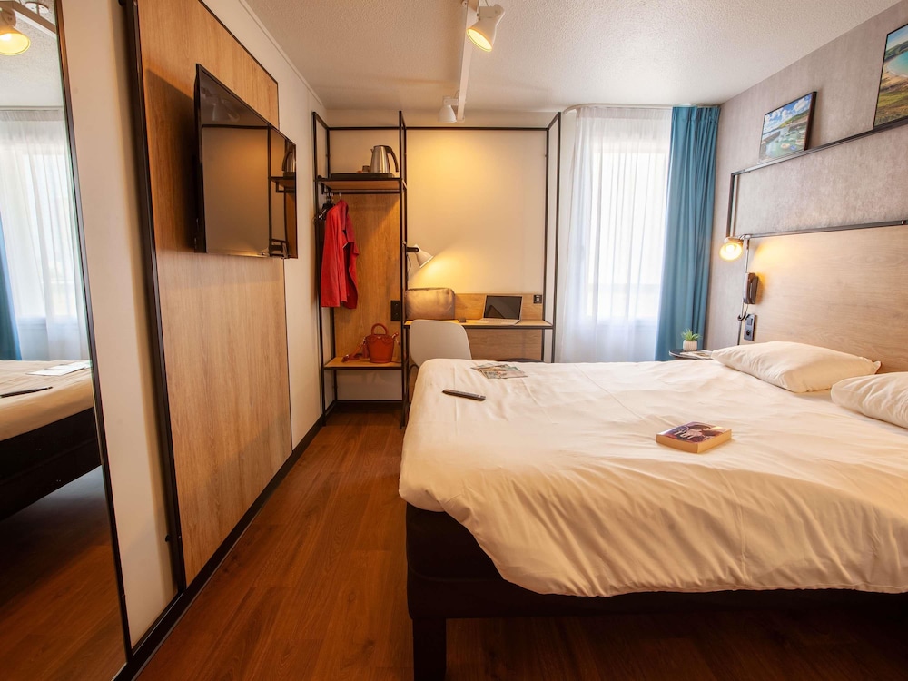 IBIS CHERBOURG LA GLACERIE 26/77