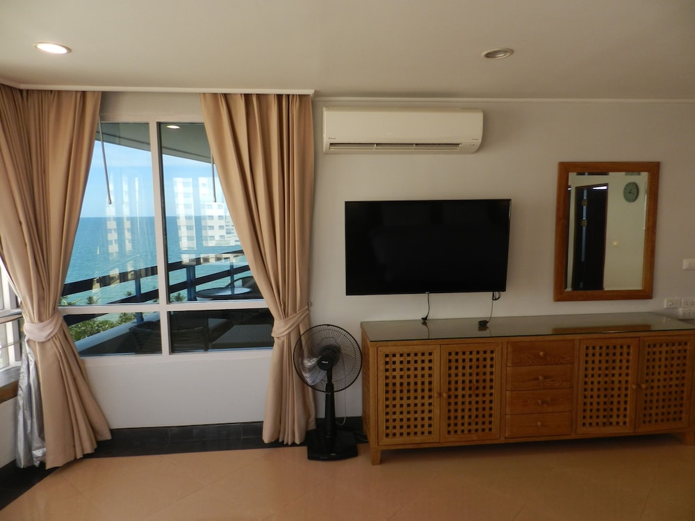 Alex Group Jomtien Plaza Condotel 27/50