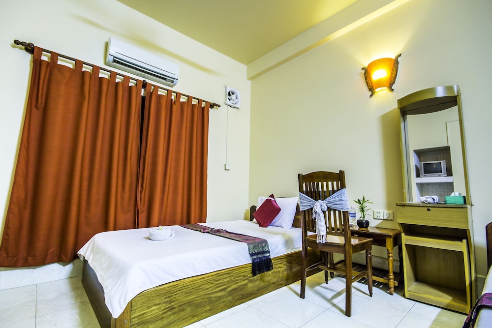 Bou Savy Guesthouse 22/68