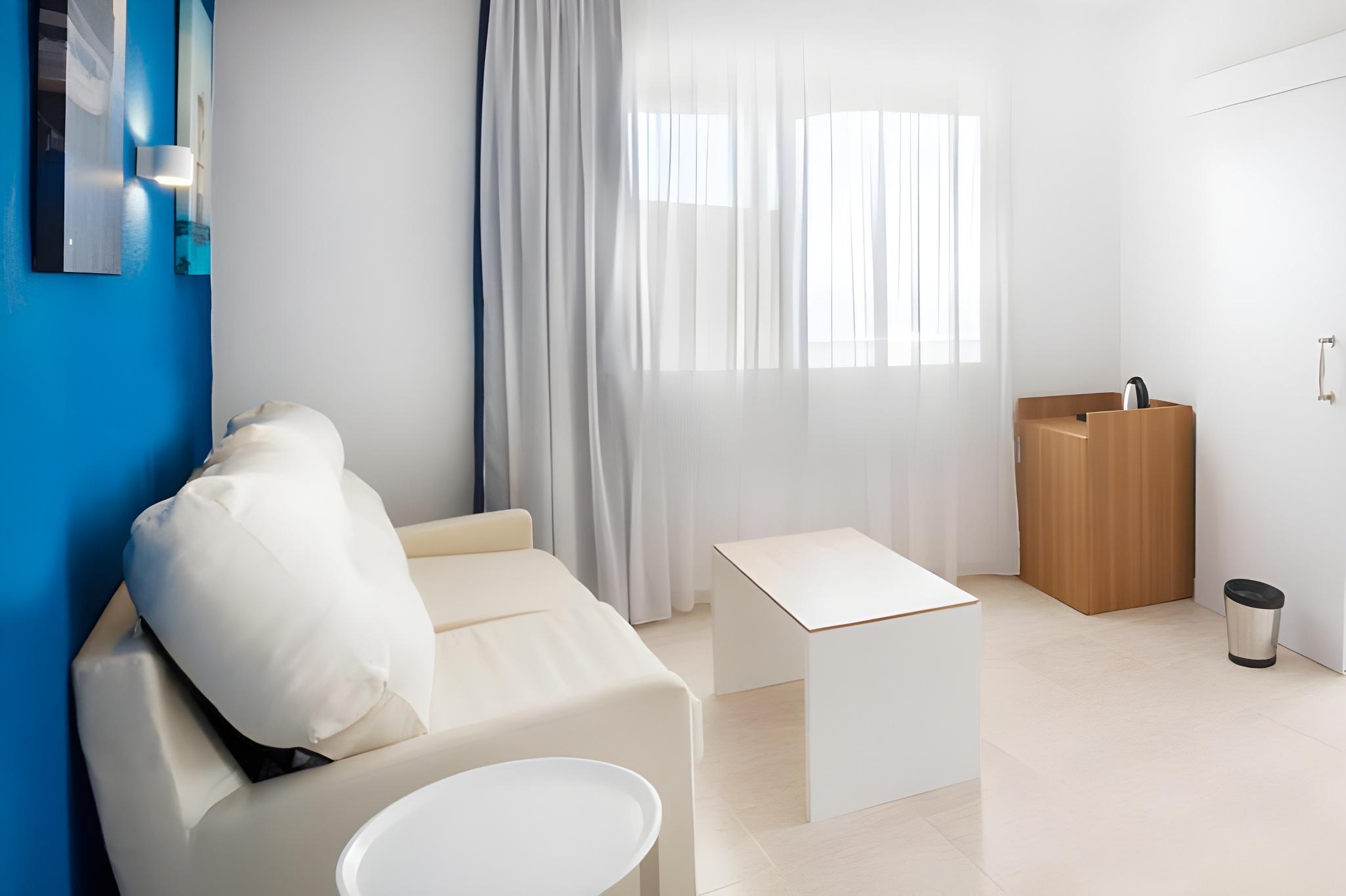 جناح جونيور بسرير مزدوج بإطلالة على البحر مع أريكة، Ibersol Torremolinos Beach 2/2