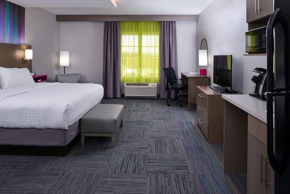 Holiday Inn Express Suites Shippensburg 11/65