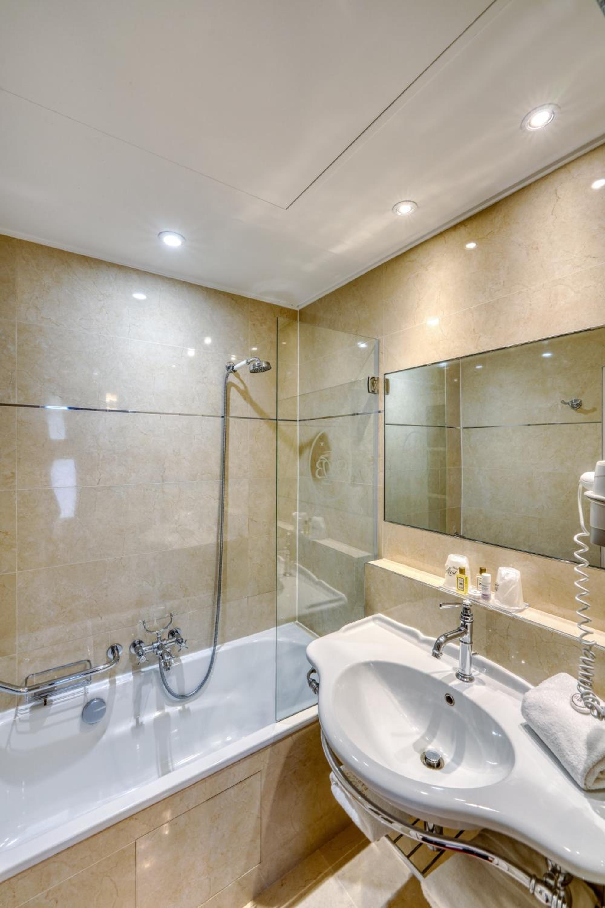 غرفة سوبيريور بسرير كينج، Hotel Belfast 9/10